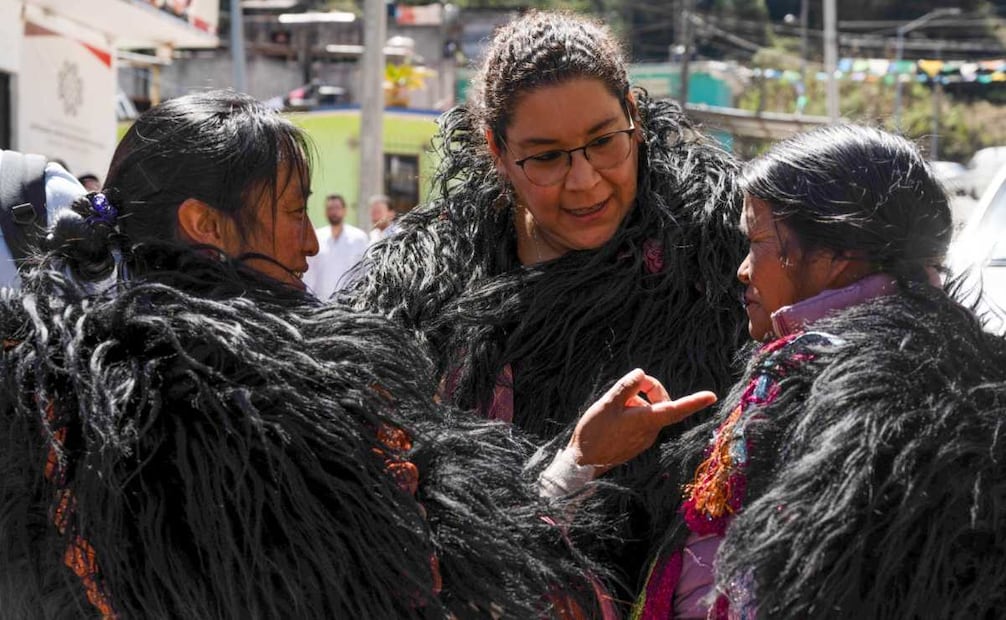 Los ministros de la Suprema Corte de Justicia de la Nación durante la primera sesión extraordinaria en territorio, en una plaza pública en Tenejapa, Chiapas, este jueves 26 de febrero de 2026. Foto: Isabel Mateos/ Cuartoscuro