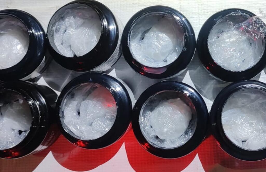 Binomios Caninos de la GN detectaron los paquetes sospechosos Foto: Especial