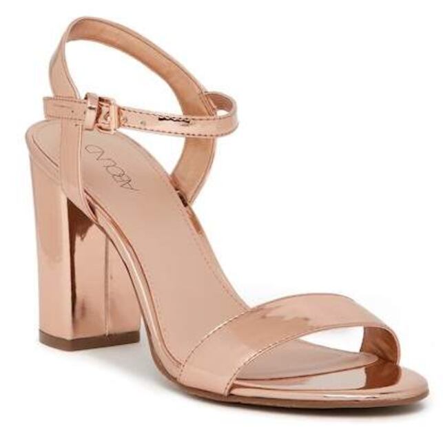 ¿Una novia con velo rosa? Conoce a la mujer que está arrasando en Instagram