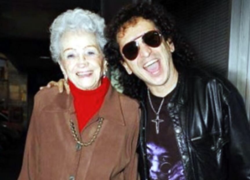 Alex Lora y su mamá, Eloísa Serna, fallecida hace 13 años.
Foto: Especial