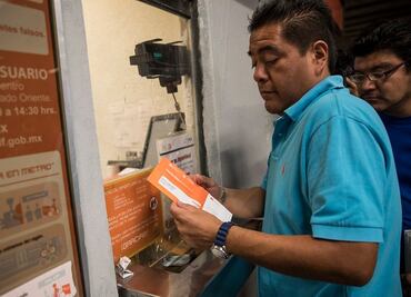 En primeras horas, se agotan tarjetas de débito del Metro