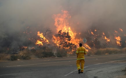 Ordenan evacuación de 40 mil personas por incendios forestales en Los Ángeles