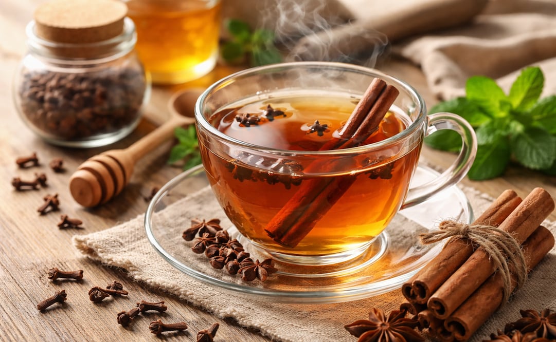 La infusión de canela con clavo de olor también puede ser reconfortante para los días fríos. Foto: Imagen generada con IA