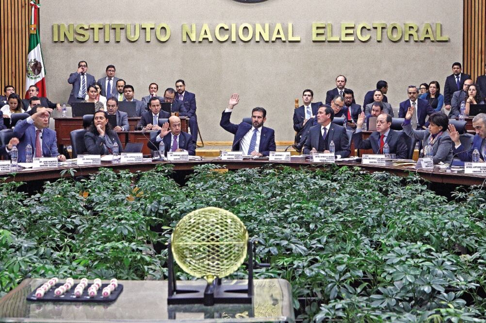 El Instituto Nacional Electoral acató la sentencia del TEPJF para otorgar el derecho de audiencia a 17 aspirantes que se quejaron por la calificación de sus documentos para obtener la candidatura (ADRIÁN HERNÁNDEZ. EL UNIVERSAL)
