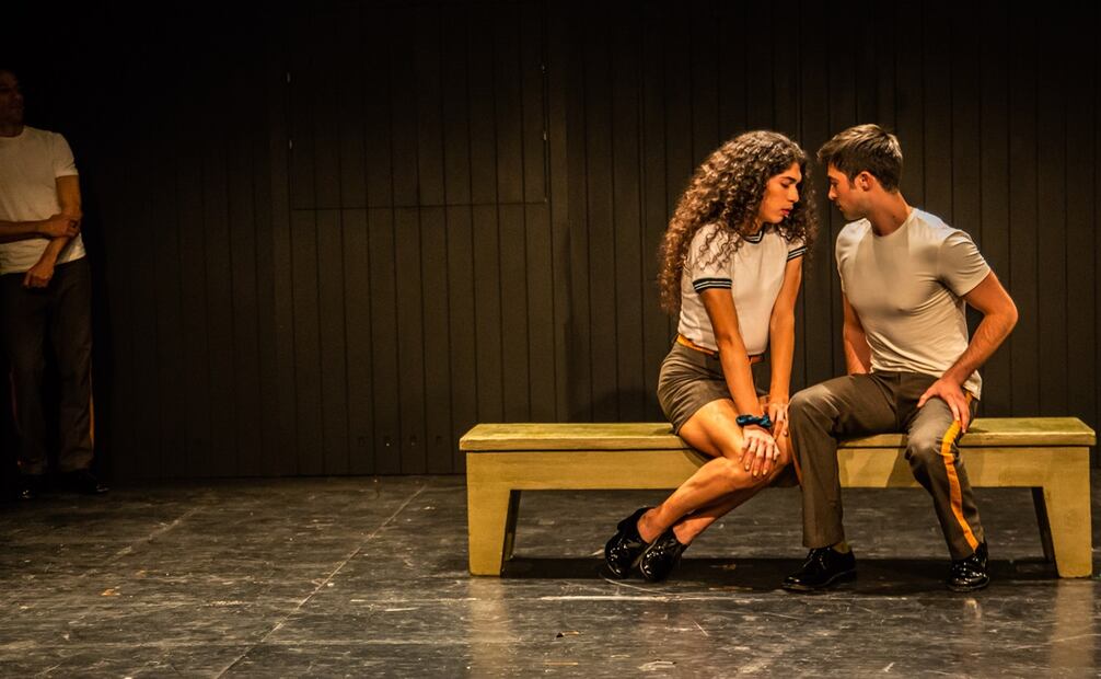 La puesta contrasta la manera en la que se veía el VIH en la década de los 90 a lo que sabemos el día de hoy. Foto: Fernanda Olivares