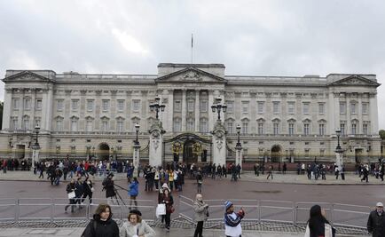 Convocan a reunión urgente en Palacio de Buckingham