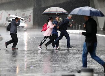 Activan triple alerta en la CDMX por persistencia de lluvias fuertes