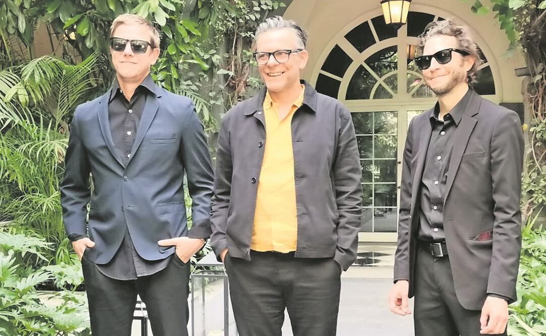 Paul Banks, Sam Fogarino y Daniel Kessler se reunieron en un hotel de la Ciudad de México Foto: ELIZABETH ESCOBAR, EL UNIVERSAL