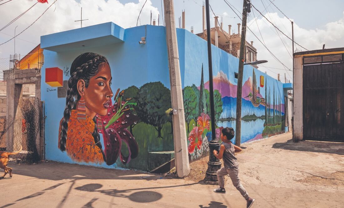 En las calles de San Bartolomé, en Mixquic, decenas de bardas y fachadas han sido intervenidas por muralistas a fin de dar identidad al barrio. Foto: de YARETZY M. OSNAYA