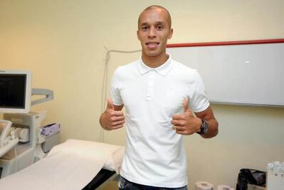 Miranda llega a Milán para exámenes médicos con el Inter