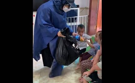 VIDEO. Curiosa práctica para enseñar a niños a no aceptar regalos de extraños causa polémica en redes