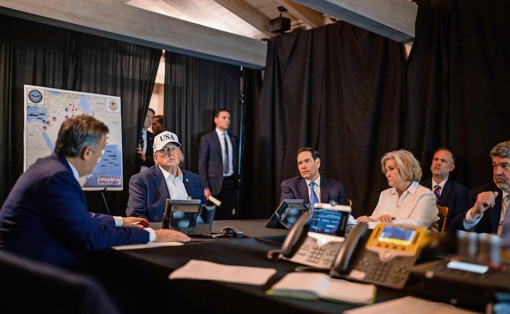 El presidente Donald Trump supervisó junto a su equipo de seguridad nacional el ataque contra Irán desde su residencia privada de Mar-a-Lago, en Florida. Foto: EFE