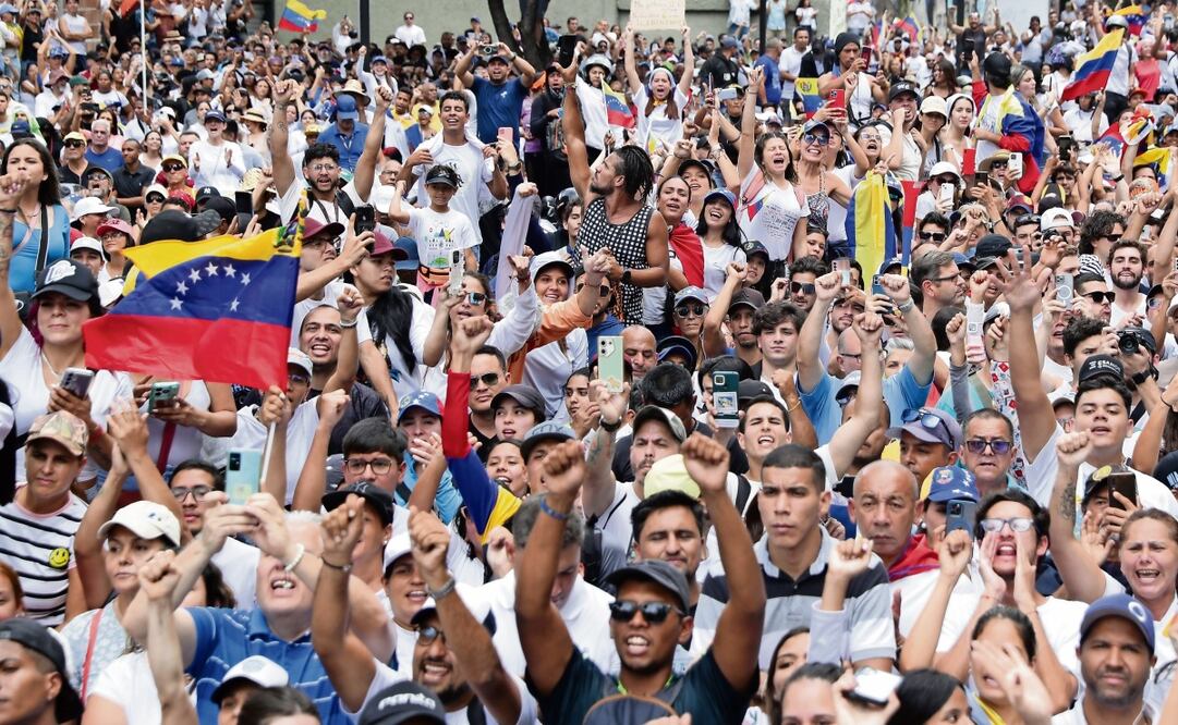 Venezolanos en una manifestación de apoyo al candidato opositor Edmundo González Urrutia, en Caracas. Foto: EFE / Ronald Peña R.