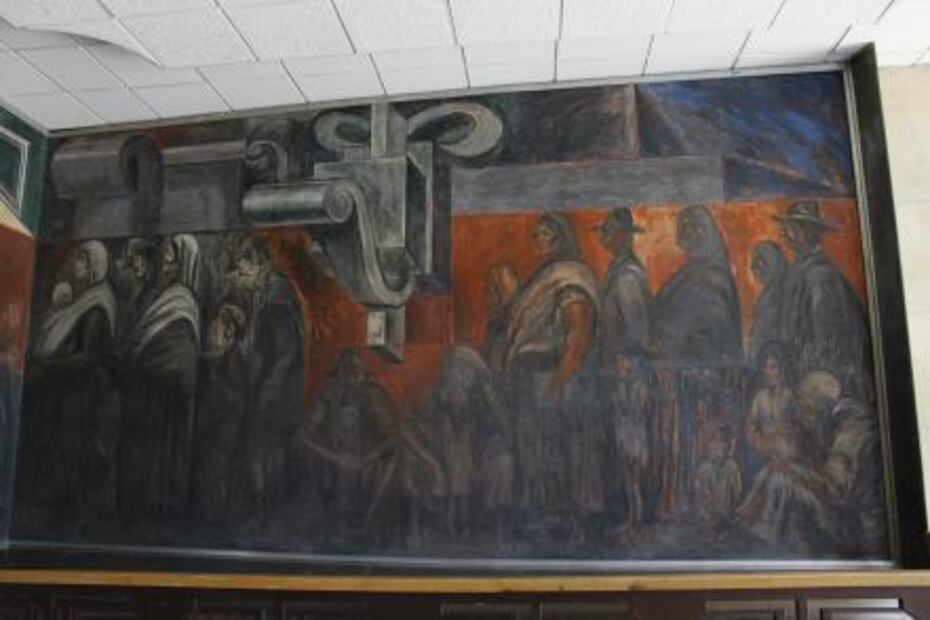 La torre del logo del metro Normal que un temblor fracturó