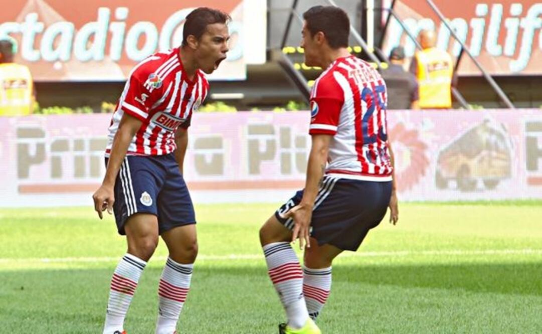 Omar Bravo celebrates his goal. (Photo: Imago7)