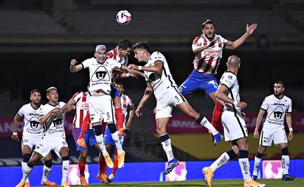 Entretenido empate entre Pumas y Chivas en CU