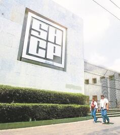 SHCP prevé PIB de 2% y crudo en 49 dls