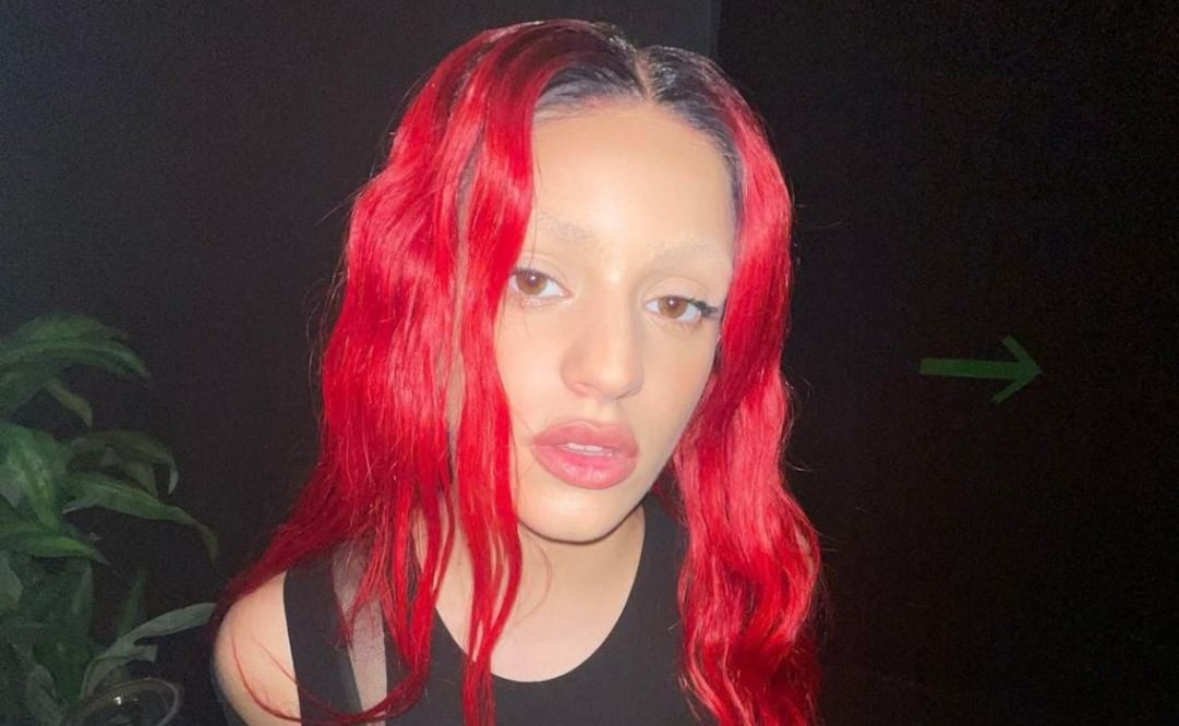 Rosalía con cabello rojo. Fuente: Instagram @rosalia.vt
