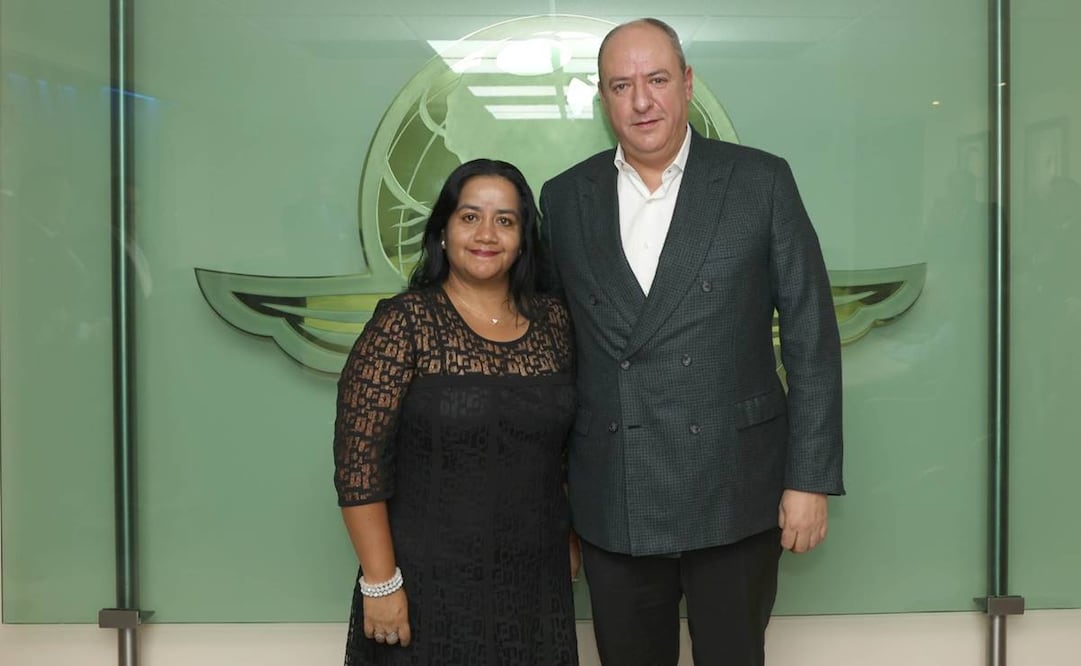 Vicepresidente y director general de EL UNIVERSAL, Juan Francisco Ealy Lanz Duret junto a Liliana Alcántara, nueva directora editorial de EL UNIVERSAL Puebla / Foto: Berenice Fregoso. EL UNIVERSAL