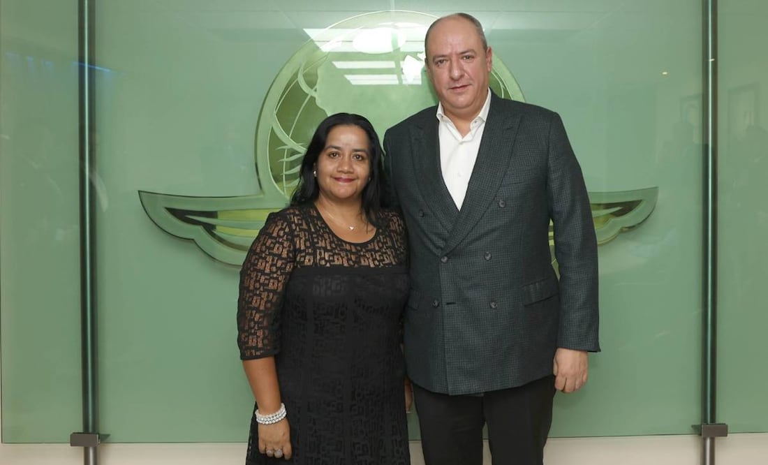 Vicepresidente y director general de EL UNIVERSAL, Juan Francisco Ealy Lanz Duret junto a Liliana Alcántara, nueva directora editorial de EL UNIVERSAL Puebla / Foto: Berenice Fregoso. EL UNIVERSAL