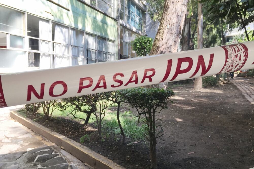 Empleadas de la Escuela Superior de Medicina, del IPN, exigen un análisis minucioso de riesgos firmado y sellado por un Director Responsable de Obra (IPN)