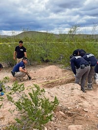 Al menos 11 cuerpos han sido hallados en una fosa
