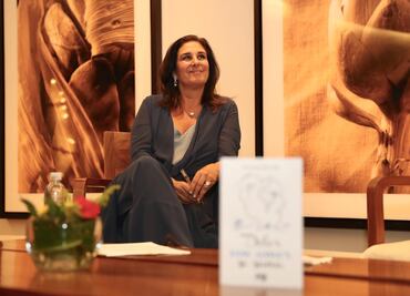 La escritora Teresa Alarcón presenta su libro “Dolor con amor se sana”