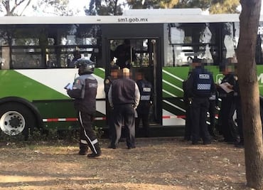 Asalto a camión M1 de la CDMX deja 2 pasajeros muertos en Iztapalapa