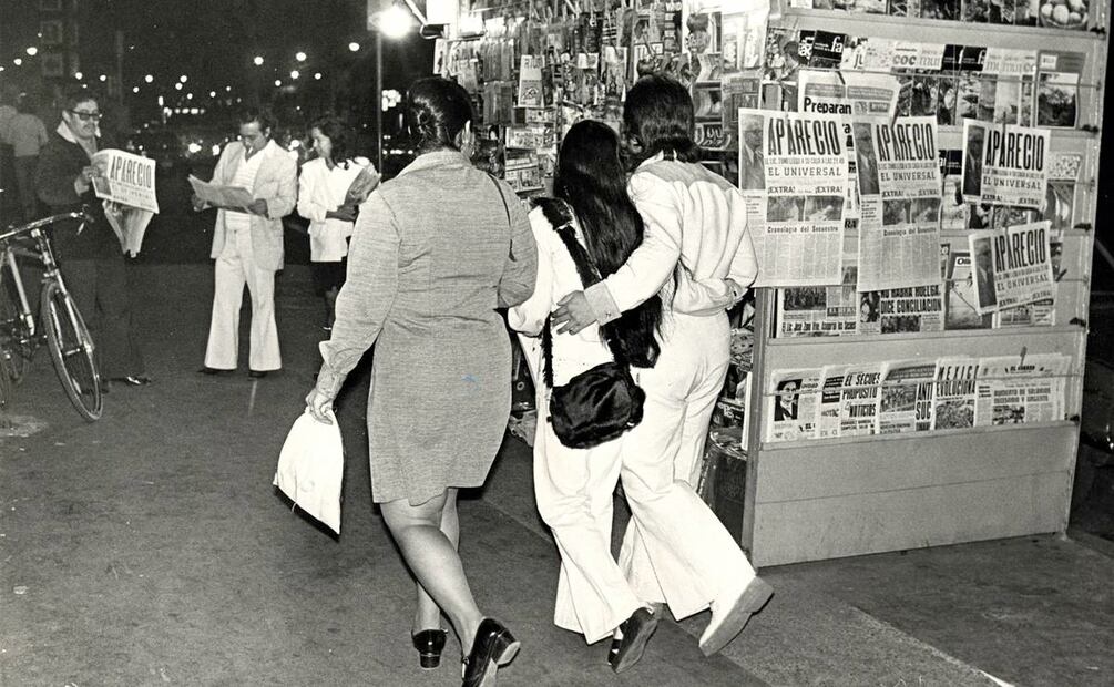 La edición Extra de El Gran Diario de México reportó que el maestro Zuno se reunió con su familia a las nueve de la noche con cuarenta minutos. La ocasión dio lugar a una postal curiosa para la época: los puestos de periódicos abrieron de noche. Archivo EL UNIVERSAL.