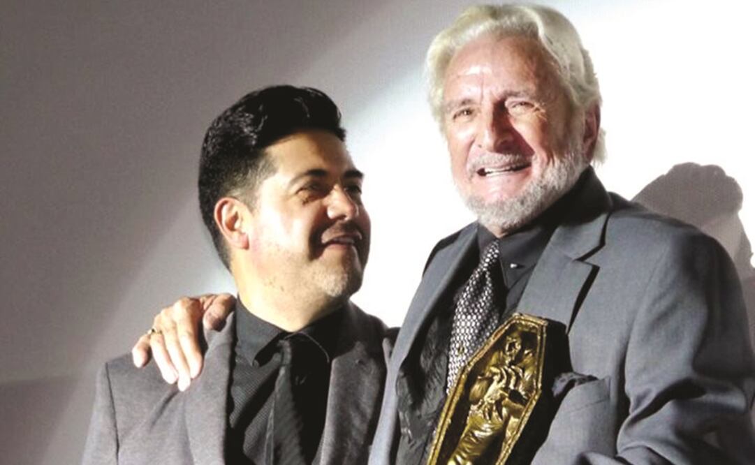 “A mí lo que me falta es seguir actuando”, dijo al recibir el premio. Foto: FACEBOOK