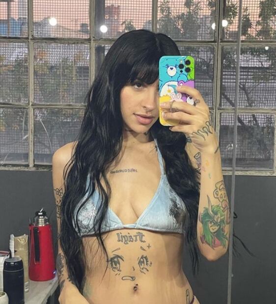 Cazzu estrena look para su nuevo sencillo "De Pari" 