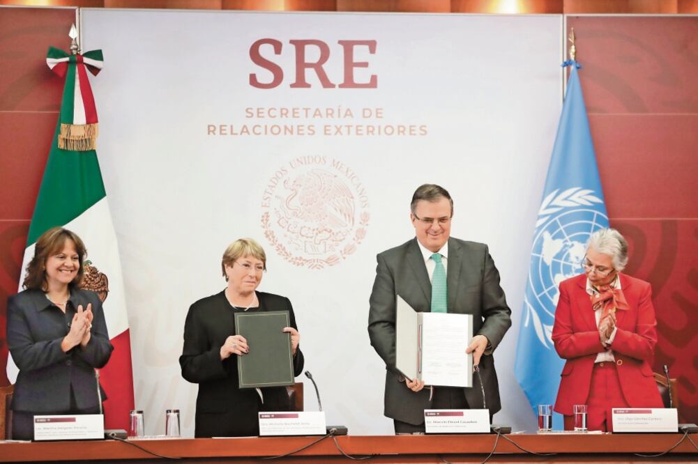 La alta comisionada de la ONU-DH, Michelle Bachelet; el canciller Marcelo Ebrard y la secretaria de Gobernación, Olga Sánchez Cordero. (DIEGO SIMÓN. EL UNIVERSAL)
