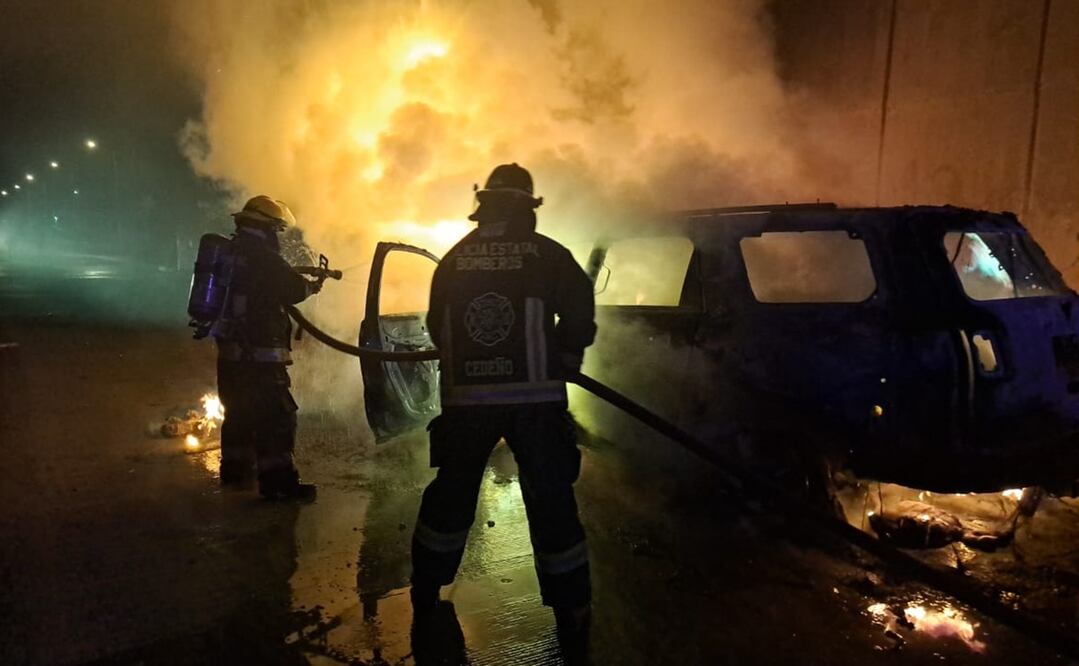 Vehículos calcinados en Puebla. Foto: Especial