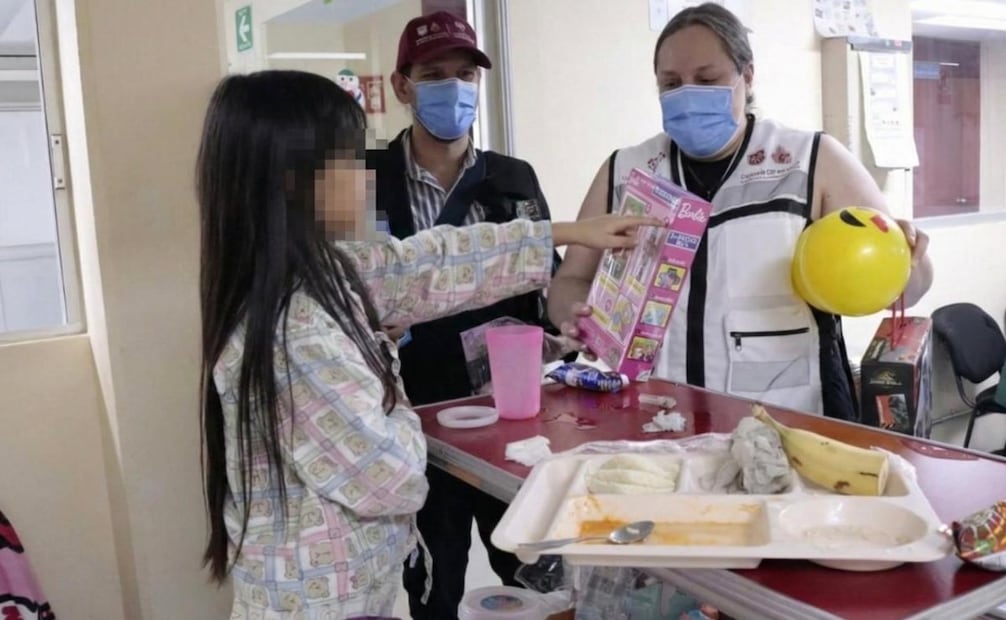 Reyes Magos llevan regalos a niñas y niños de hospitales pediátricos de CDMX.
Foto: Especial.