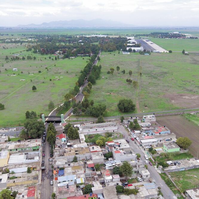 El aeropuerto de Santa Lucía estaría sobre los mantos acuíferos del Valle del Mezquital, de Texcoco, de la zona metropolitana de la Ciudad de México y del caudal Cuautitlán-Pachuca, advierte la Manifestación de Impacto Ambiental. ARCHIVO EL UNIVERSAL