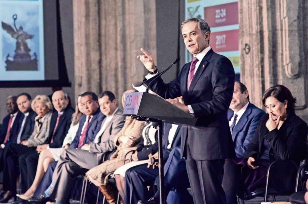 En conjunto con la Secretaría de Desarrollo Agrario, Territorial y Urbano (Sedatu), que encabeza Rosario Robles, el jefe de Gobierno local dio a conocer que se pondrá en marcha un programa de vivienda para mujeres (TERCERO DÍAZ. CUARTOSCURO)