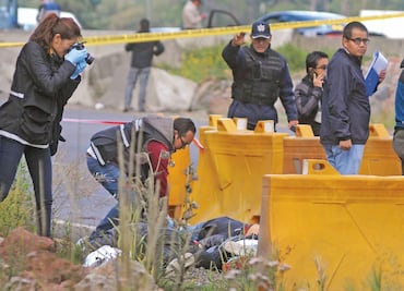 Ejecuta “justiciero” a 4 en la México-Toluca; ahora lo buscan