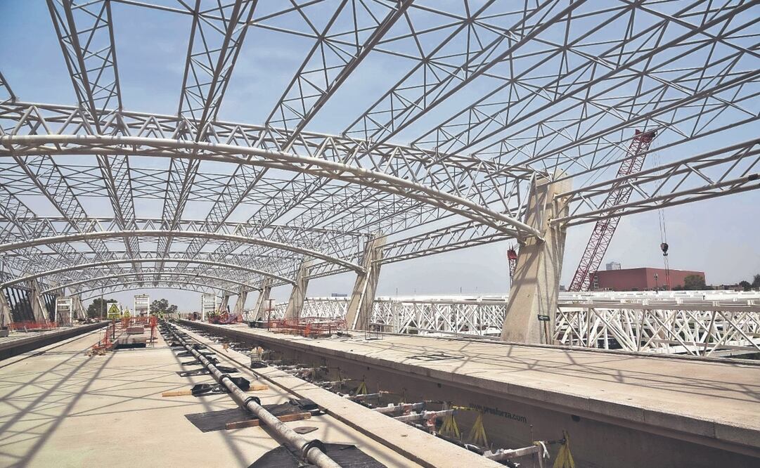 Del Tren México-Toluca, la presidenta Sheinbaum refirió que faltan detalles sobre señalización y pruebas de seguridad. ARCHIVO EL UNIVERSAL