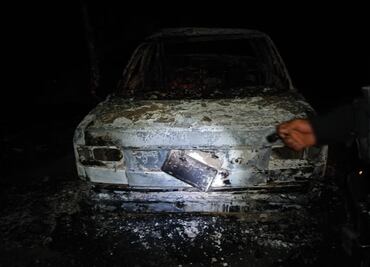 Edil de Juchitán sufre atentado; calcinan su vehículo