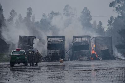 Encapuchados queman 18 camiones con alimentos en el sur de Chile