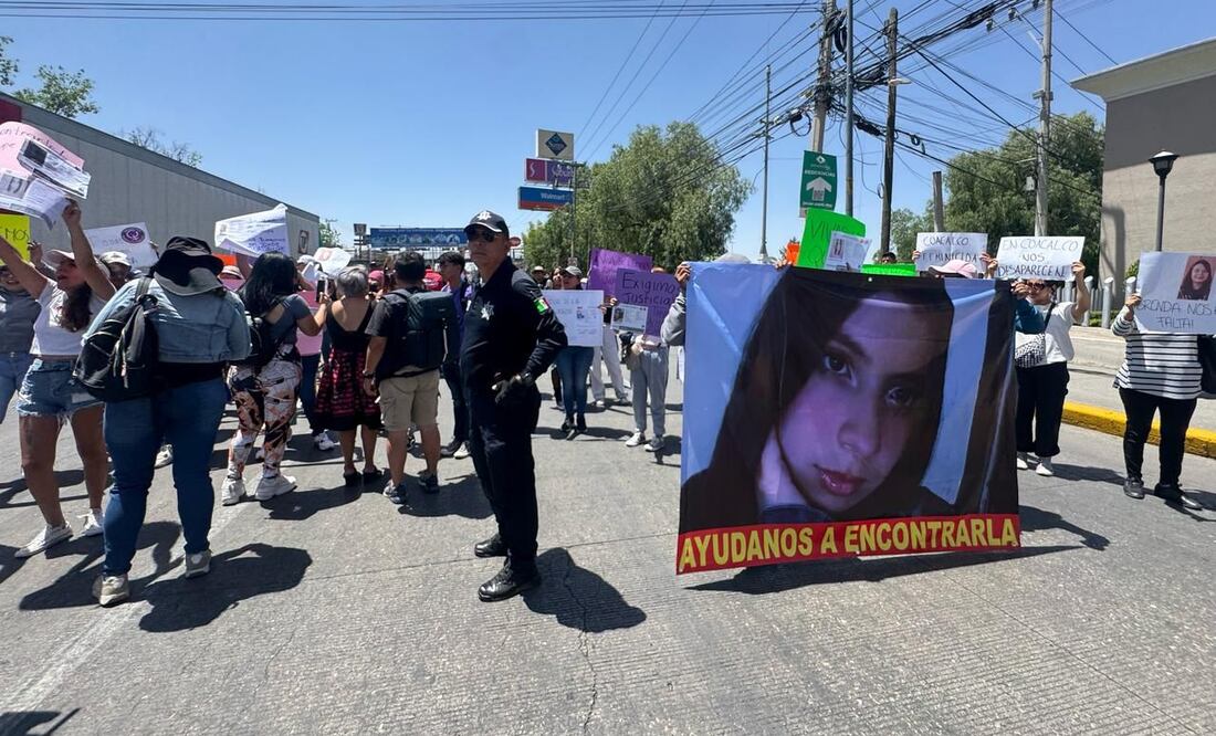 Decenas de personas bloquean la Vía López Portillo en protesta por la desaparición de 6 mujeres en Coacalco, de las cuales, 5 son menores de edad. (Foto: especial)