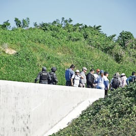 Colectivos de Veracruz entran a predio en busca de desaparecidos