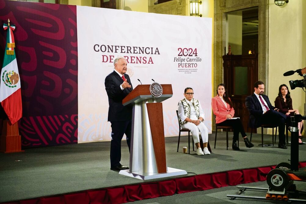 El presidente Andrés Manuel López Obrador aseguró que el crecimiento de la deuda en su gobierno es menor al que hubo en los gobiernos de Felipe Calderón y de Enrique Peña Nieto. Foto: Presidencia