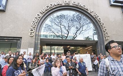 Investigadores del Conacyt sí podrán viajar sin autorización