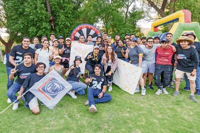  Libia Dennise comparte  propuestas a  200 jóvenes