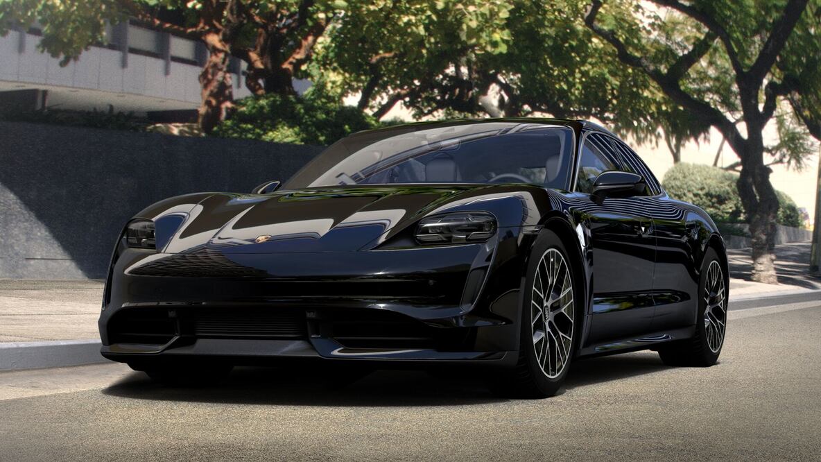 Porsche Taycan nuevo es chocado y será subastado