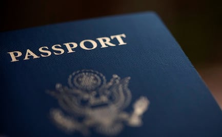 EU revocará pasaportes a quienes deban manutención infantil; deudores podrían perder derecho a viajar