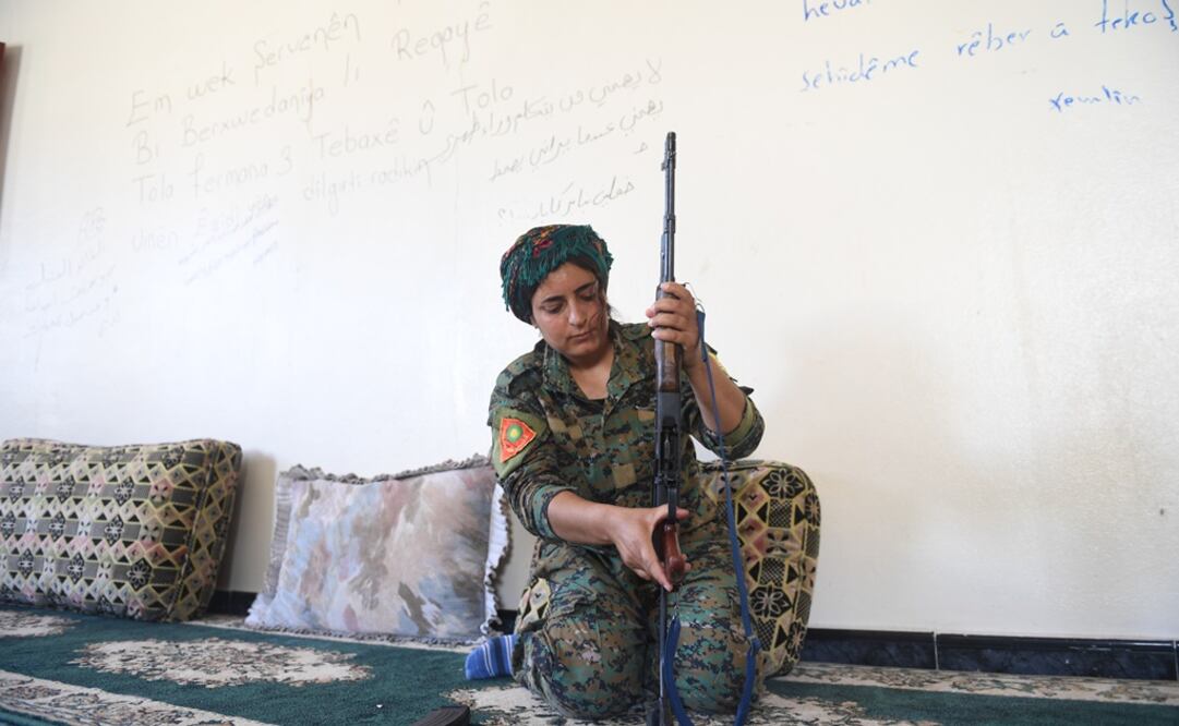 Heza, cuyo nombre significa "fuerza" en kurdo, combate para mitigar su sufrimiento (Foto: AFP)