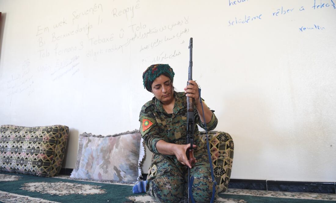 Heza, cuyo nombre significa "fuerza" en kurdo, combate para mitigar su sufrimiento (Foto: AFP)