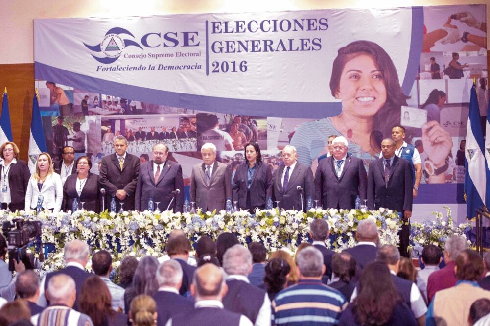 El presidente del Consejo Supremo Electoral (CSE), junto a otros magistrados, brinda el informe preliminar de las elecciones generales de Nicaragua, en los que la oposición quedó a un lado de la pareja Ortega-Murillo. (FOTO: JORGE TORRES. EFE)